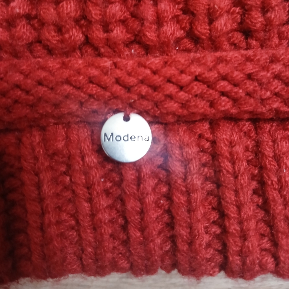 MODENA Red‎ Cable Knit Beanie - Picture 2 of 3